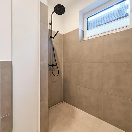 Saltwater House Seven Seas *